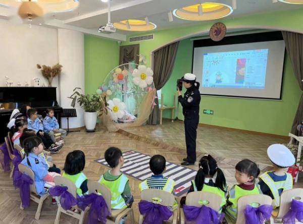 乘车安全版小苹果
:交警进校园 交法入童心-第4张图片-太平洋在线下载