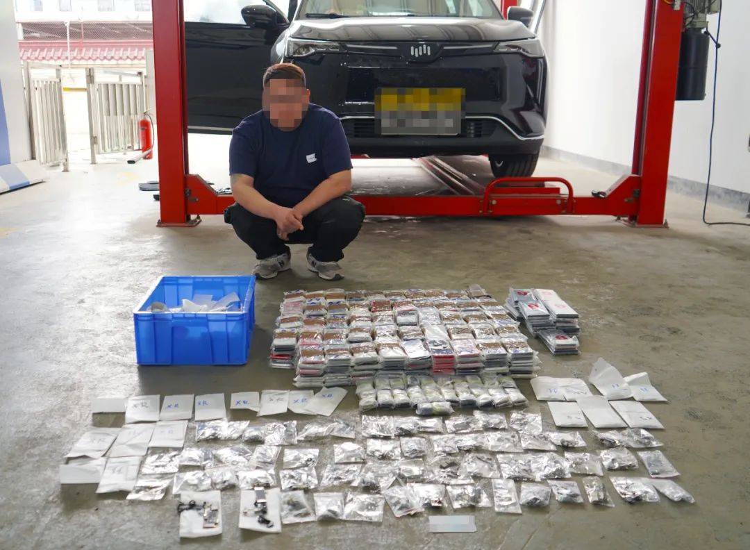 电话手表苹果手机版:拱北海关查获一起跨境客车走私手机、电话手表表盘、电子零部件进境案-第1张图片-太平洋在线下载