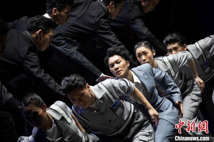 手机发展史:舞剧《东方大港》将登国家大剧院 用小人物奋斗史“舞”出舟山港发展史-第2张图片-太平洋在线下载